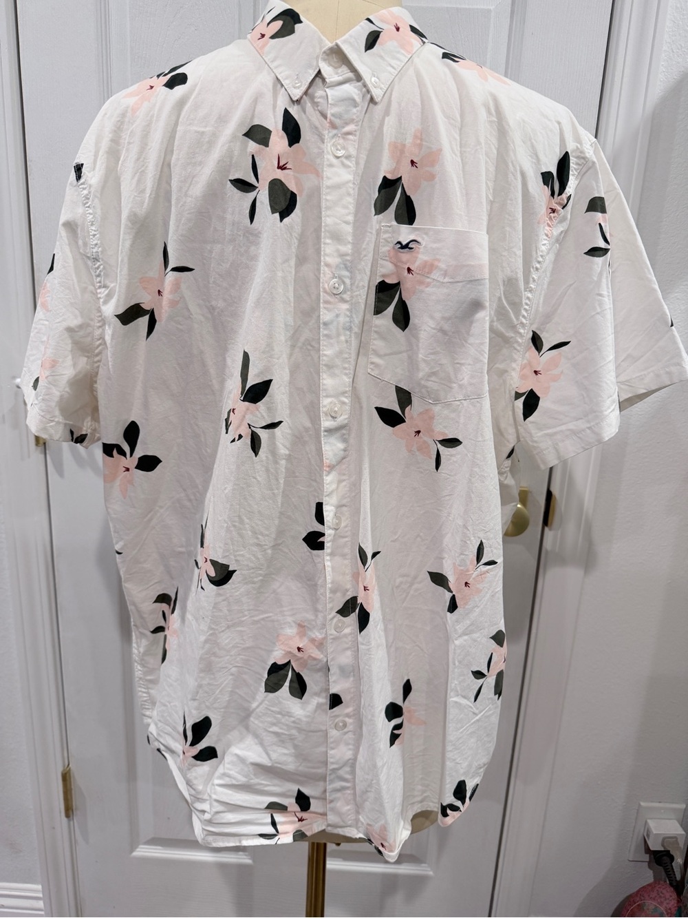Hollister White Short-Sleeve Button-Down with Pink Floral Print - XXL